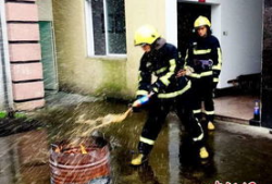 消防员视频,视频记录惊心动魄的灭火行动