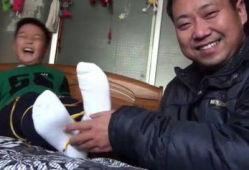 挠脚心的视频,挠脚心视频教程大揭秘